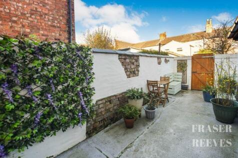 COURTYARD GARDEN