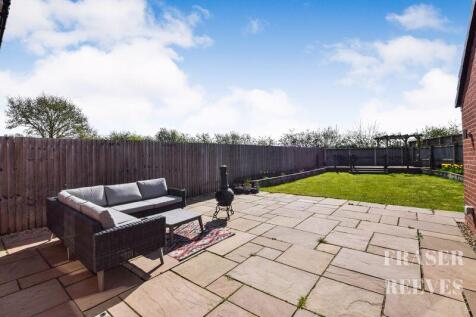 IDEAL FOR SUMMER ENTERTAINING