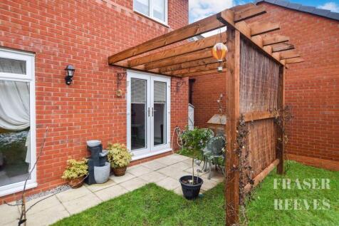 PERGOLA TO REAR