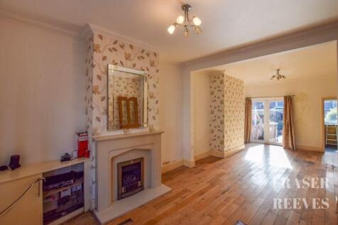 LIVING ROOM / DINING ROOM