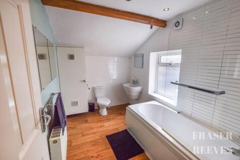 Spacious Bathroom