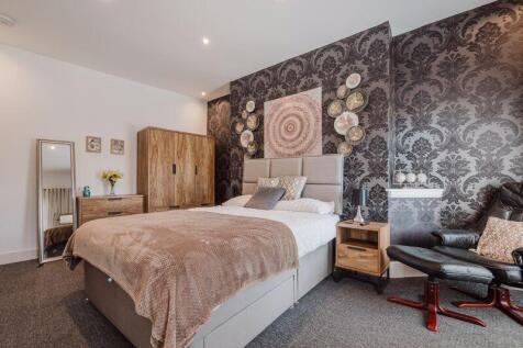 impressive principal bedroom