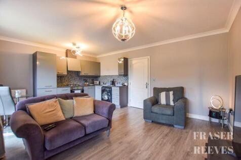 OPEN PLAN KITCHEN / LIVING ROOM