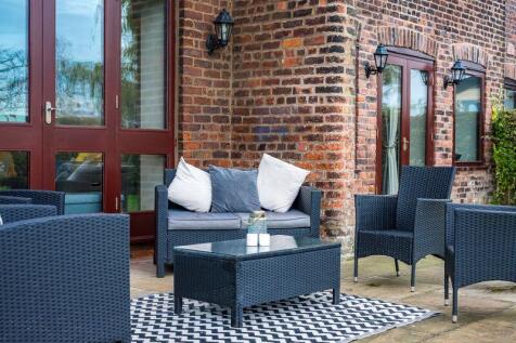 Outside Entertaining