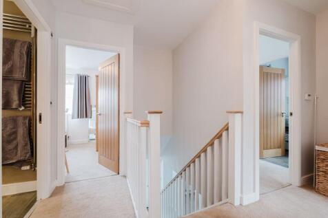 FIRST FLOOR LANDING