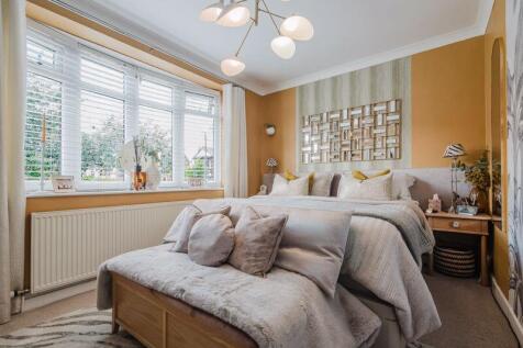 BEDROOM ONE (DOWNSTAIRS)