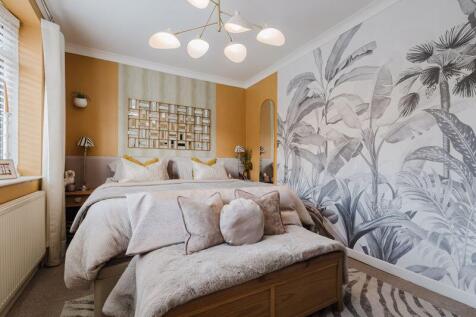 BEDROOM ONE (DOWNSTAIRS)
