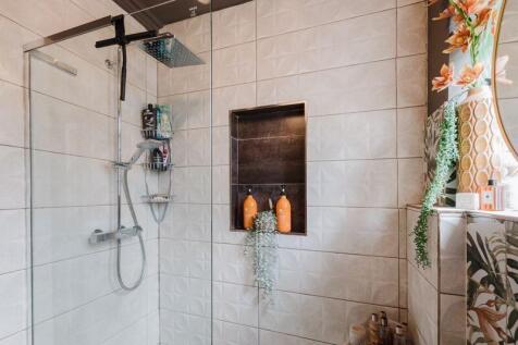 GROUND FLOOR SHOWER ROOM