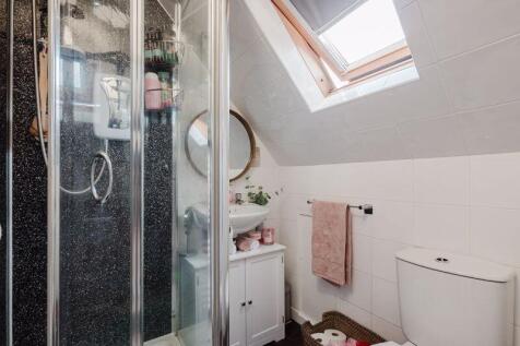 FIRST FLOOR SHOWER ROOM