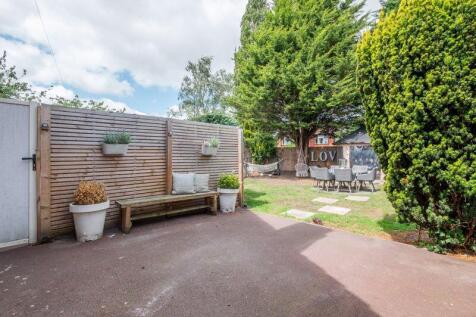 SIDE TO REAR GARDEN