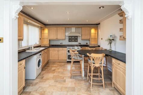Kitchen / Dining Roo