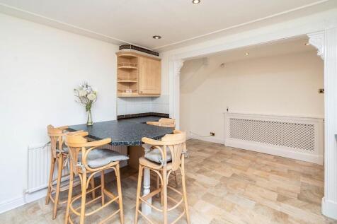 Kitchen / Dining Roo
