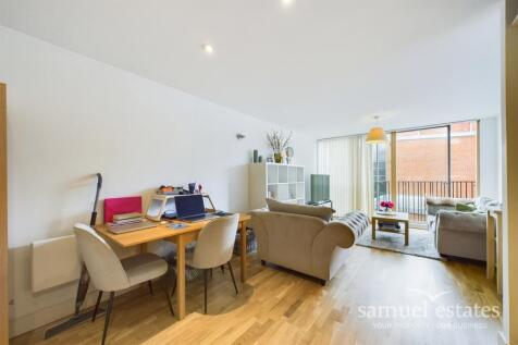 Living Room / Kitche