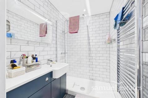 Downstairs En-suite 