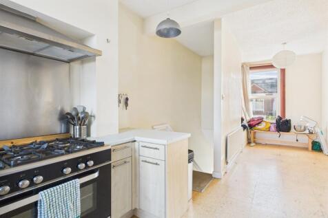 Kitchen/ Dining Area
