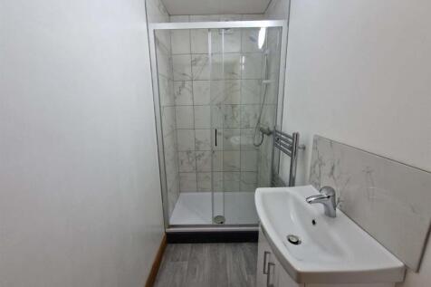 shower room pics-Landscape views.jpeg