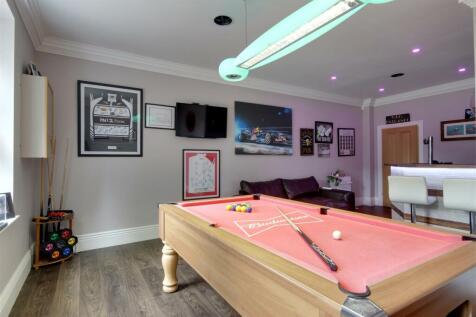 Family Room/Bar