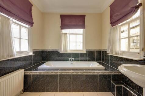 En-suite Bath/Shower Room