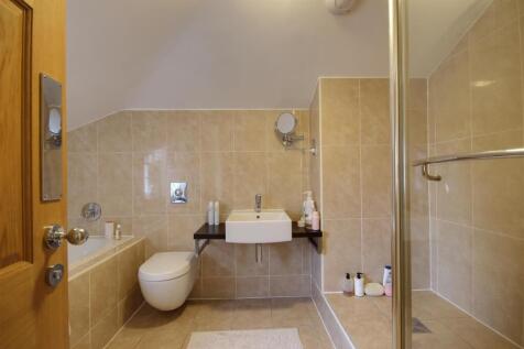 En-suite Bath/Shower Room
