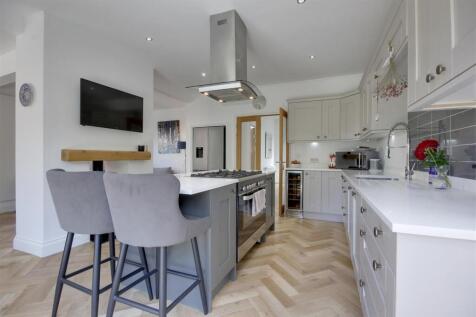 Living/Dining Area