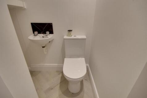 En-suite Cloak Room