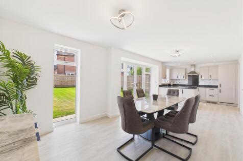 Living / Dining Area