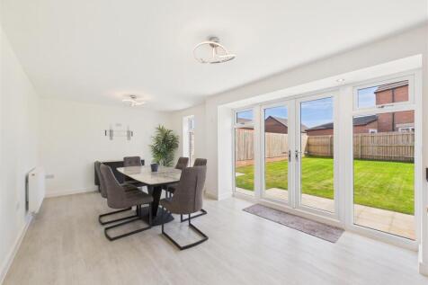 Living / Dining Area
