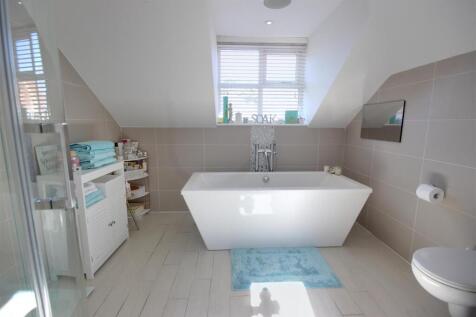 En-suite Bath/Shower Room