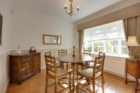 Dining Room/Bedroom 4