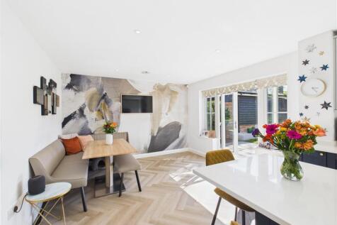 Living / Dining Area