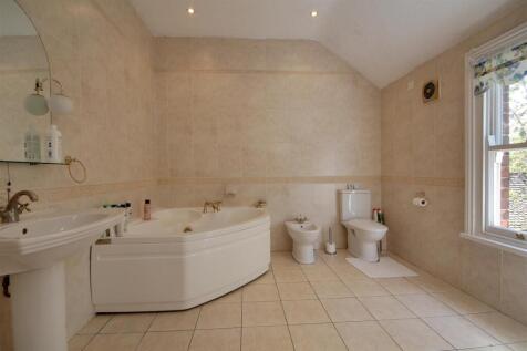 En-suite Bath/Shower Room