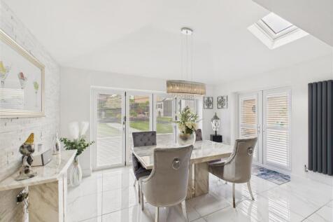 Living / Dining Area