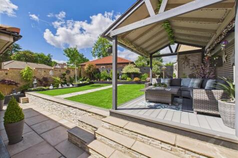 Deck &amp; Pergola