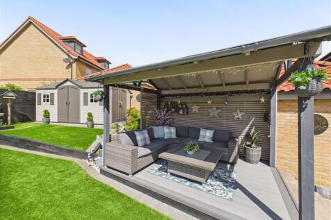 Deck &amp; Pergola