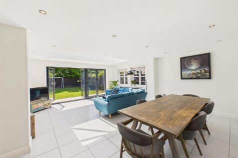 Living / Dining Areas