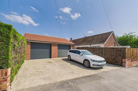 Drive &amp; Garage