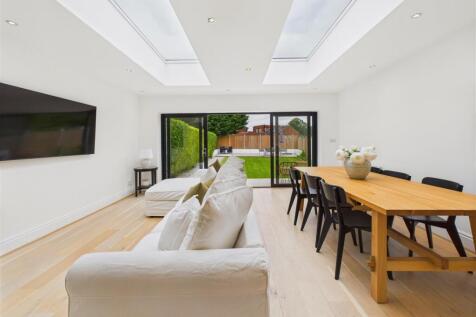 Living/Dining Area