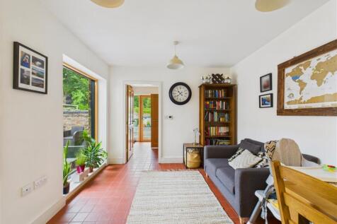 Dining Area / Snug