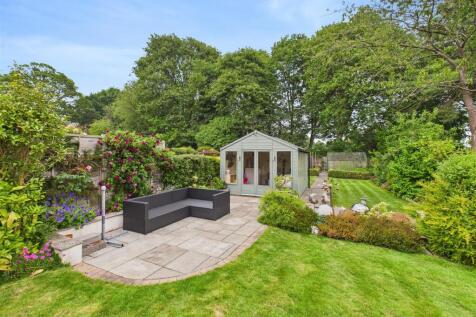 Patio &amp; Summerhouse