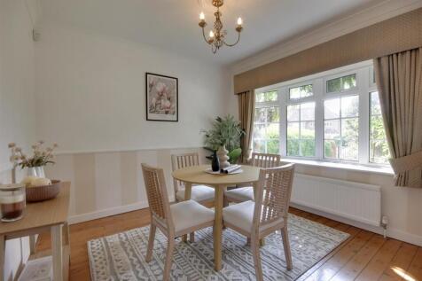 Dining Room/Bedroom 4