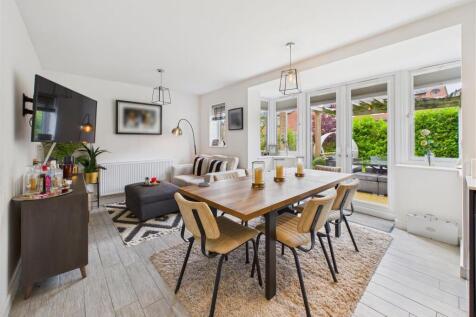 Dining / Sitting Area