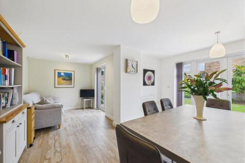 Living / Dining Area