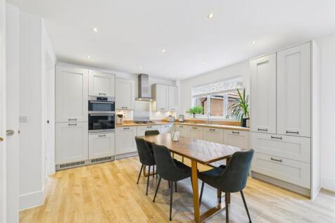 Kitchen / Dining Area