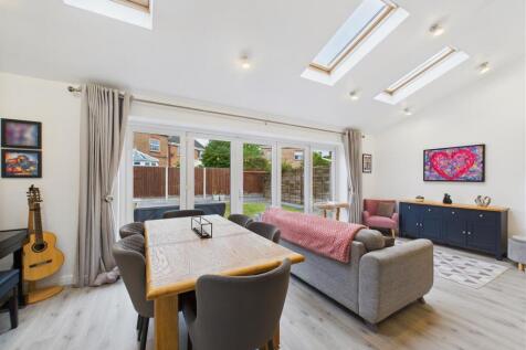 Living/Dining Area