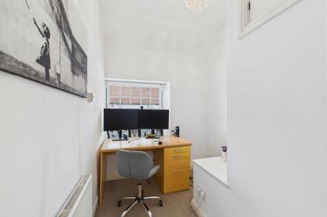 Bedroom 4 / Study