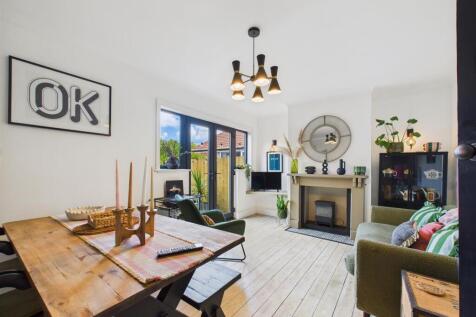Sitting/Dining Room