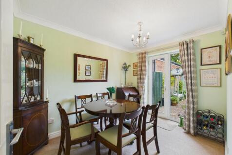 Bedroom 2/Dining Room
