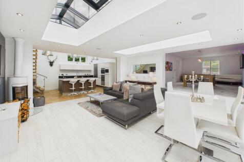 Living/Dining Area