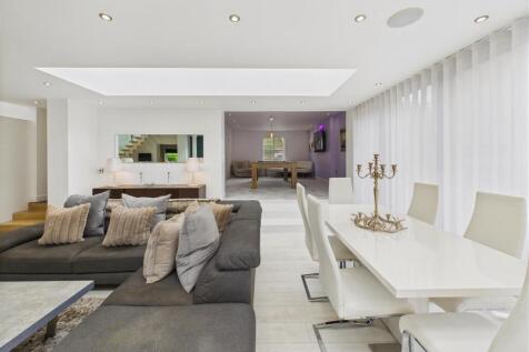 Living/Dining Area