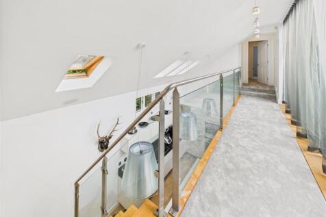Rear Galleried Landing